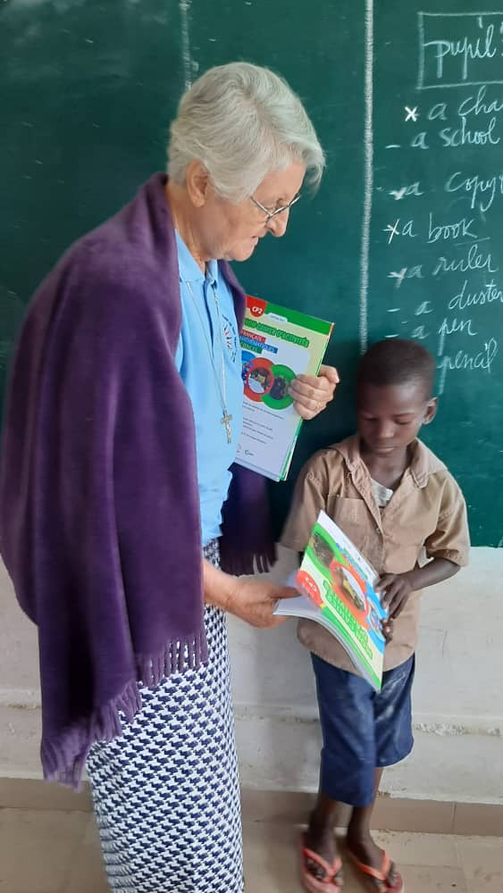 Con 5 euro compra un libro per un bambino del Congo (5)