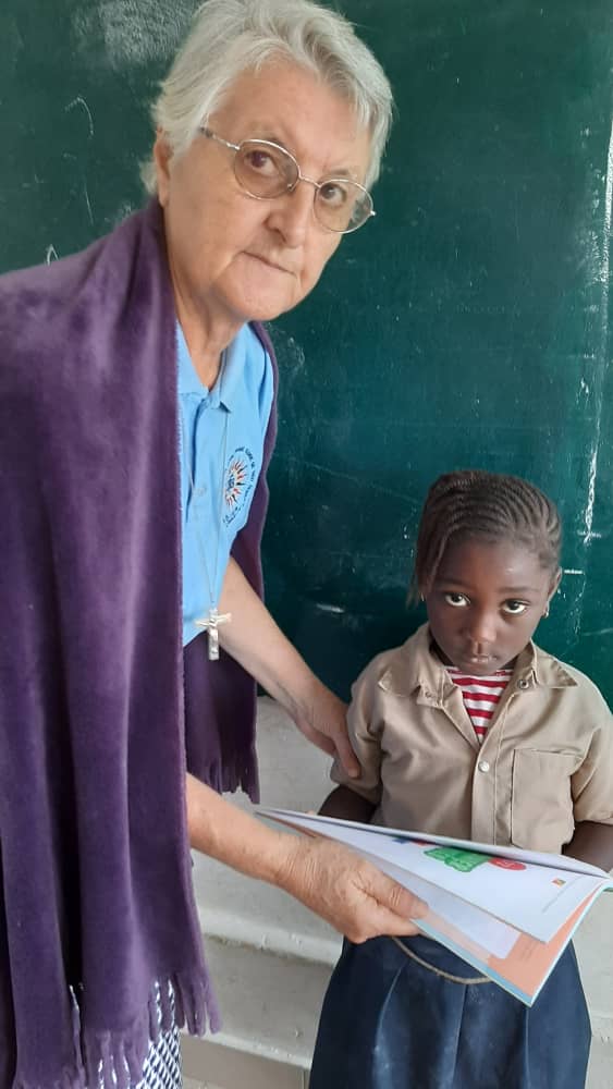 Con 5 euro compra un libro per un bambino del Congo (6)